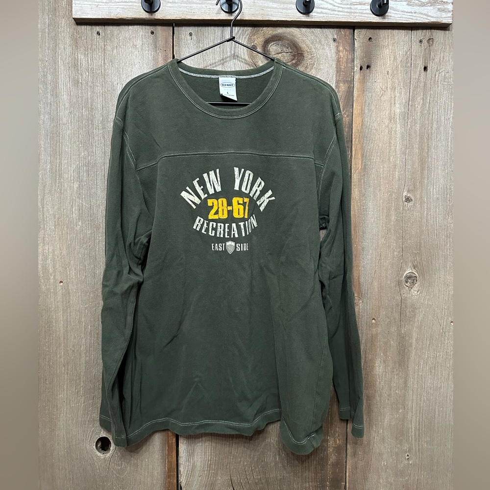 2004 Old Navy Cotton Long Sleeve Graphic Top in Green Size Large Men’s